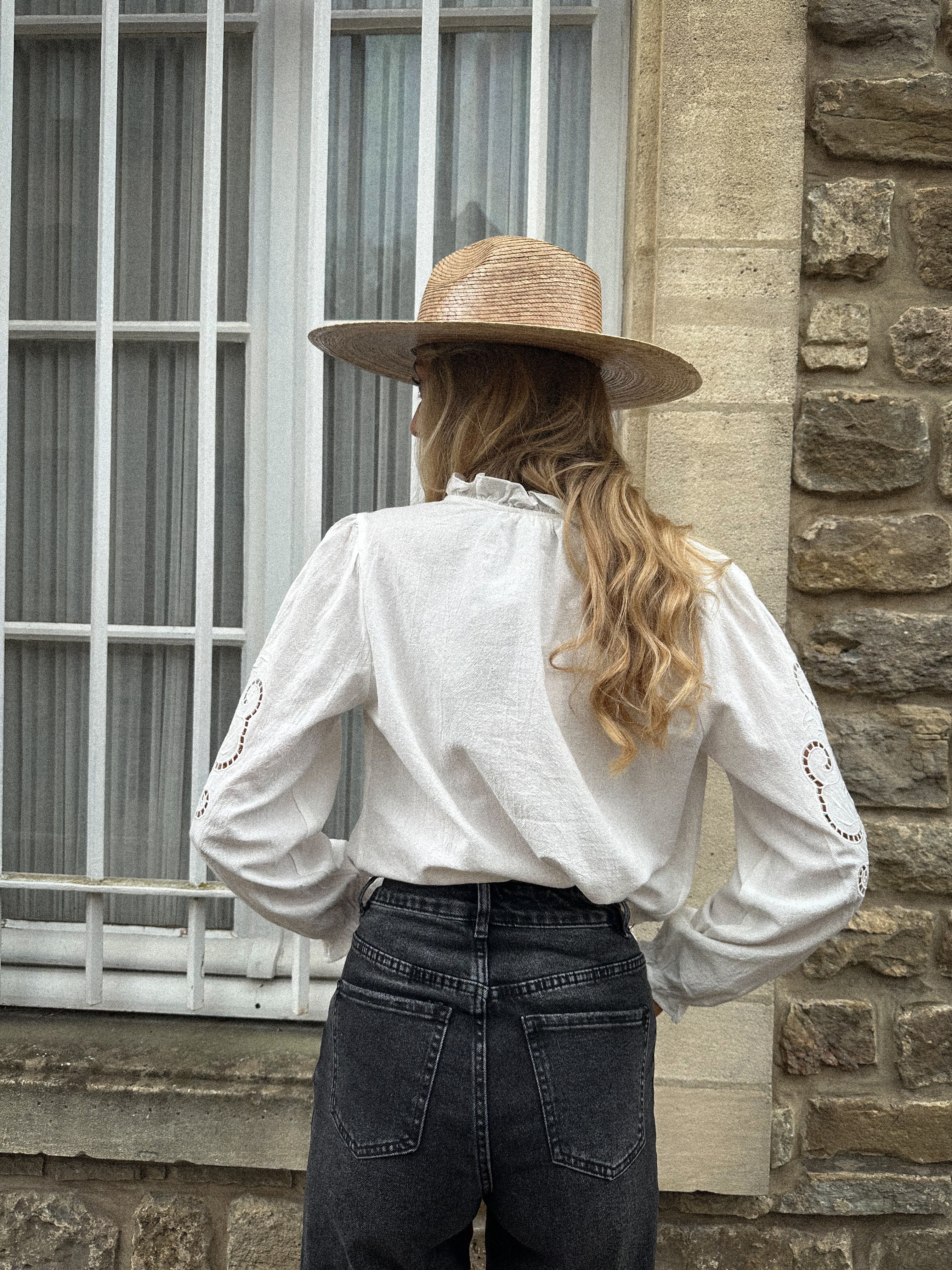 Manue blanche - Blouse brodée