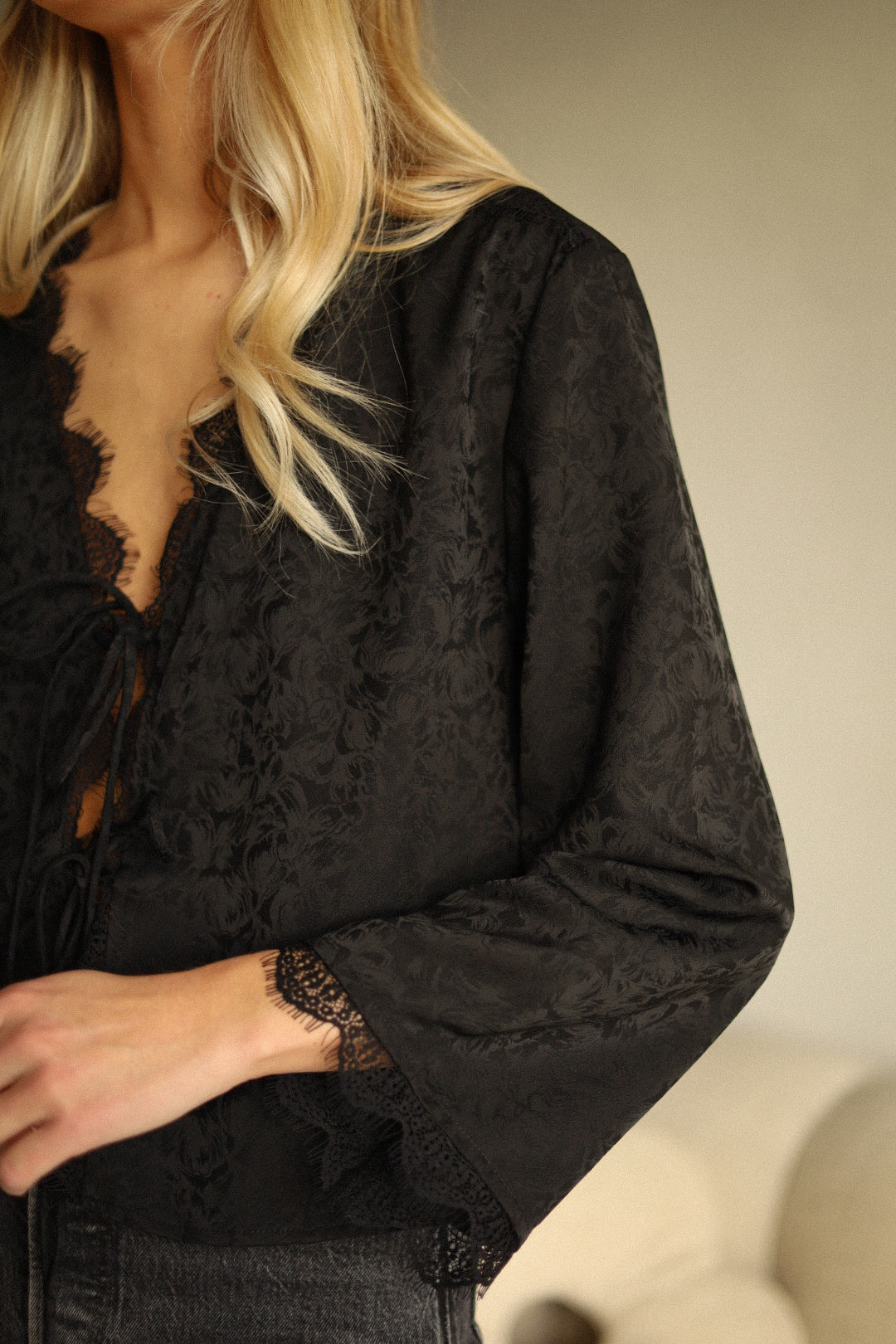 Monna noire - Blouse dentelle